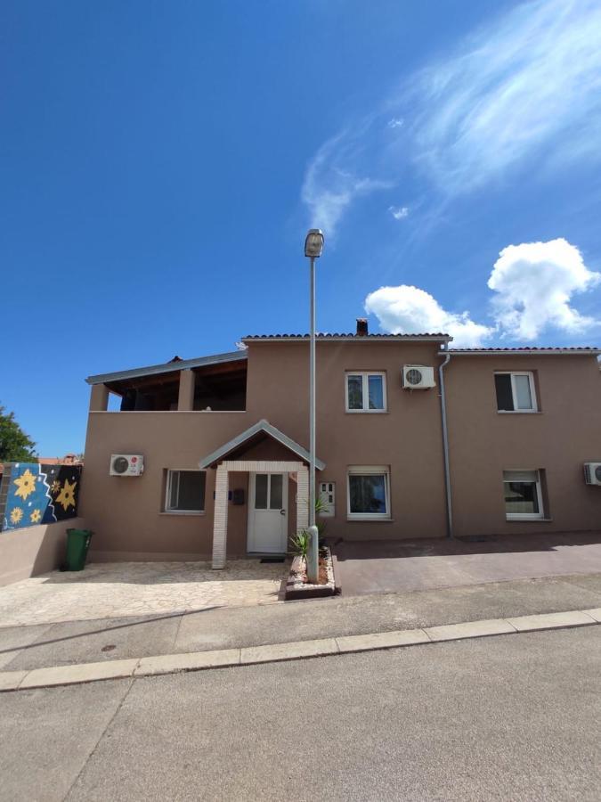 Apartmani Amans بولا المظهر الخارجي الصورة