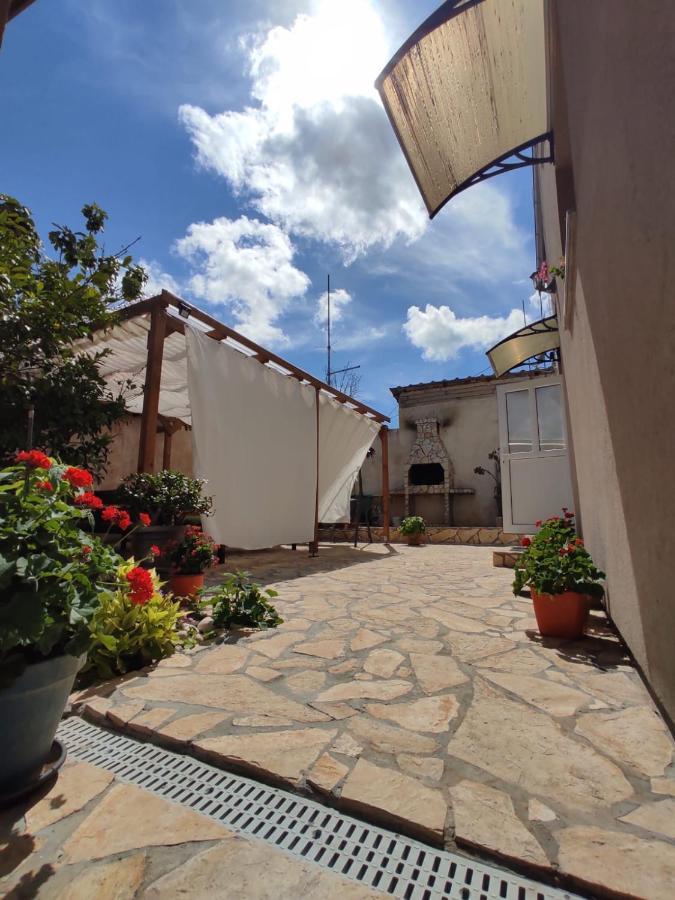 Apartmani Amans بولا المظهر الخارجي الصورة