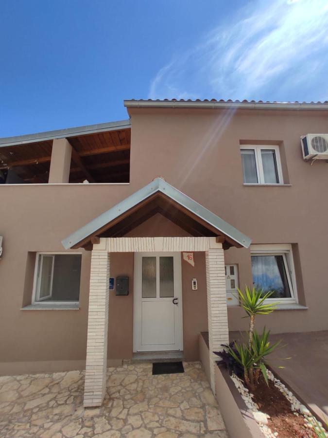 Apartmani Amans بولا المظهر الخارجي الصورة