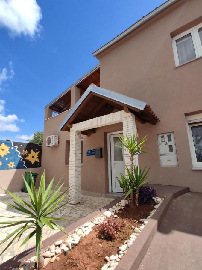 Apartmani Amans بولا المظهر الخارجي الصورة