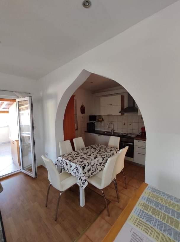 Apartmani Amans بولا المظهر الخارجي الصورة