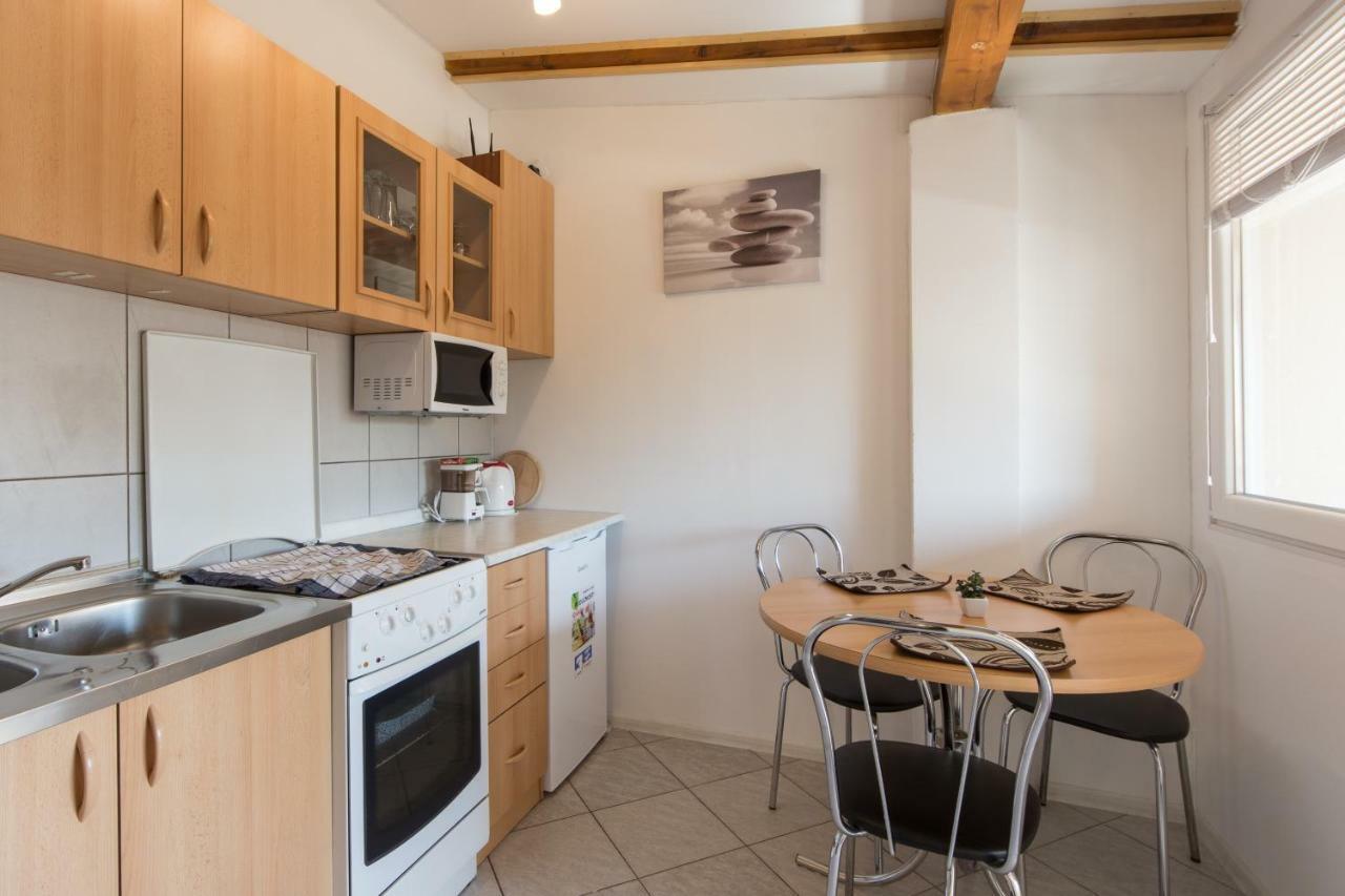 Apartmani Amans بولا المظهر الخارجي الصورة