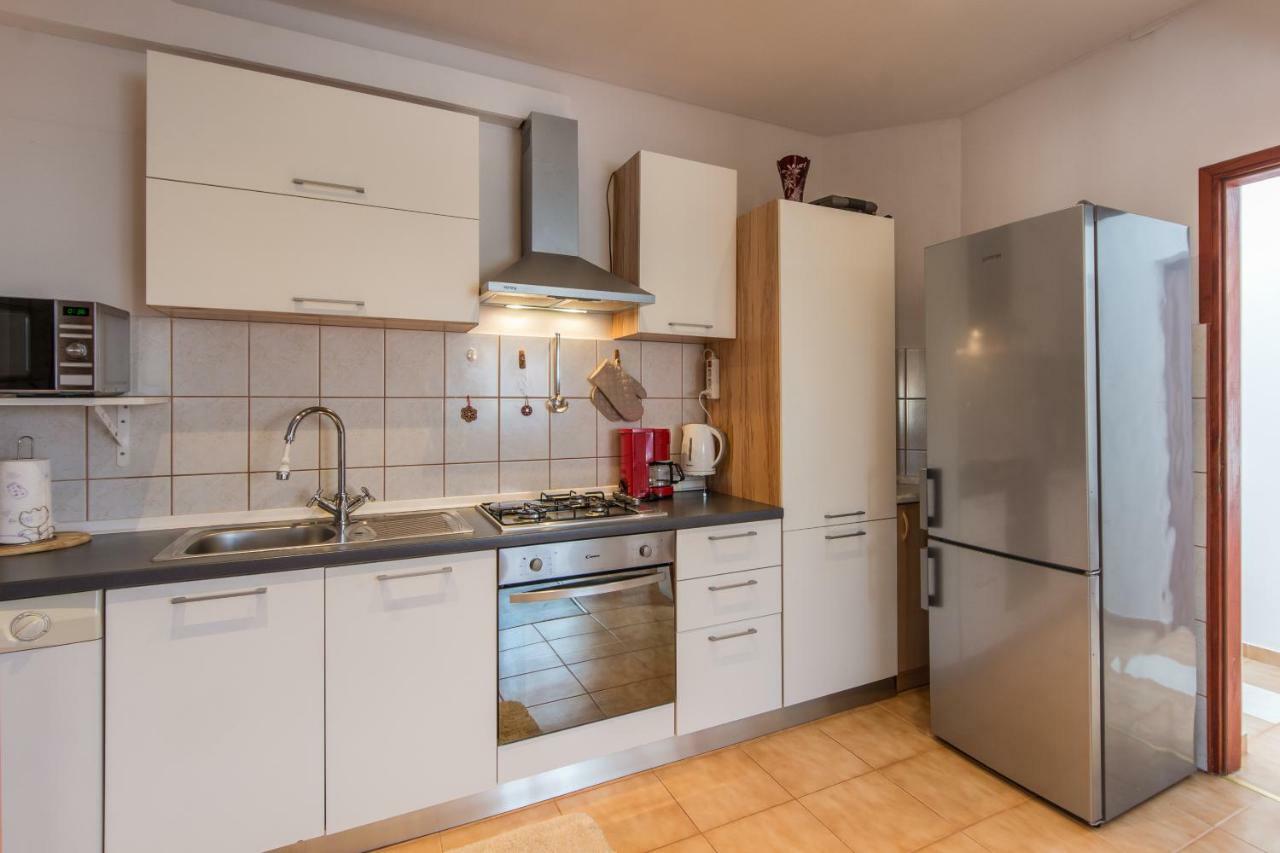 Apartmani Amans بولا المظهر الخارجي الصورة